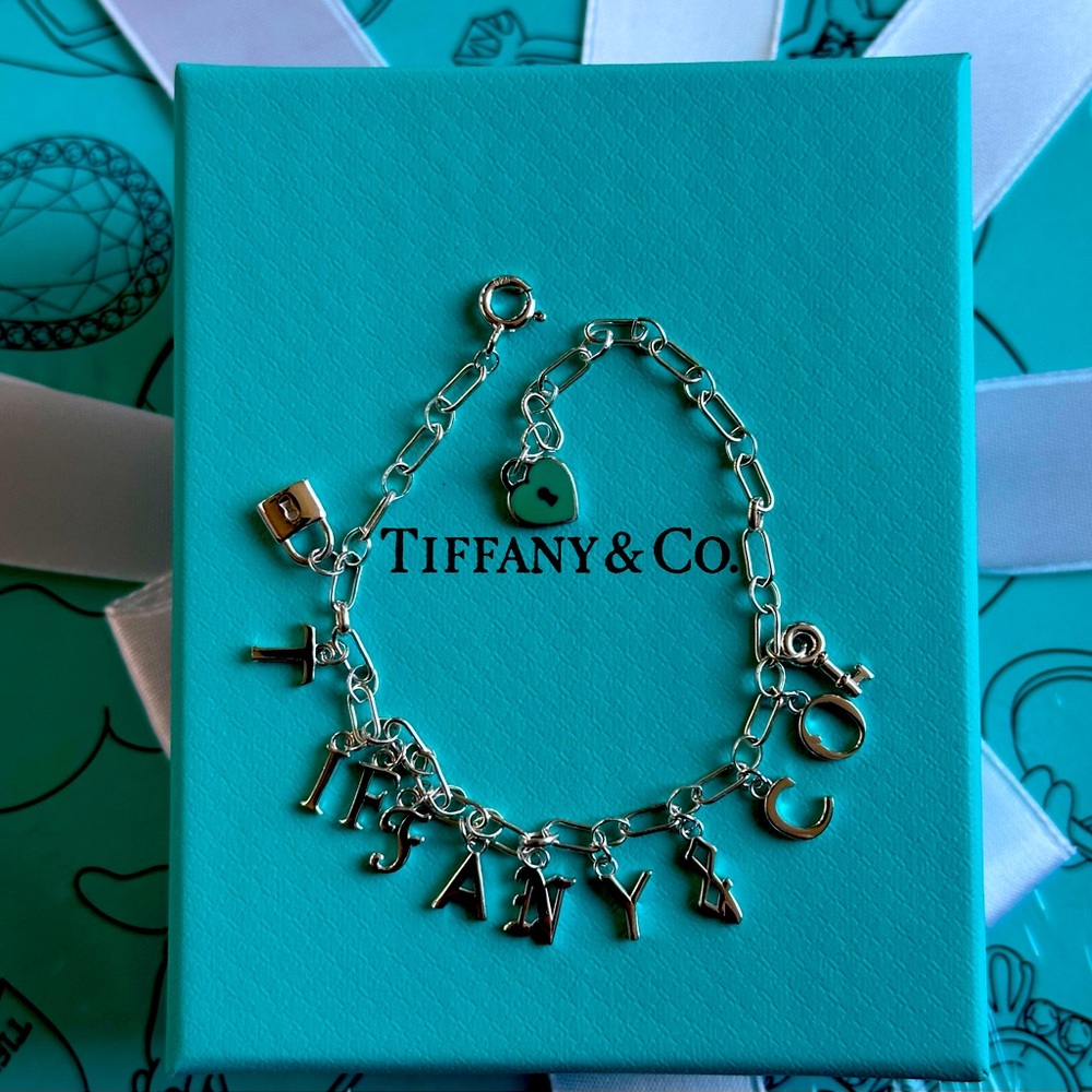 Tiffany&Co bracelet sterling silver letter charm
Bracelet, blue enamel